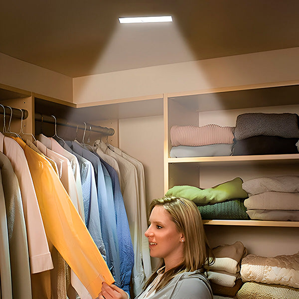 Luz Noturna LED com Sensor de Movimento a Pilhas ( Pague 1 Leve 2 )