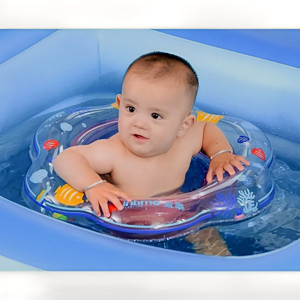 Uma tenda para crianças com protecção UV e uma piscina