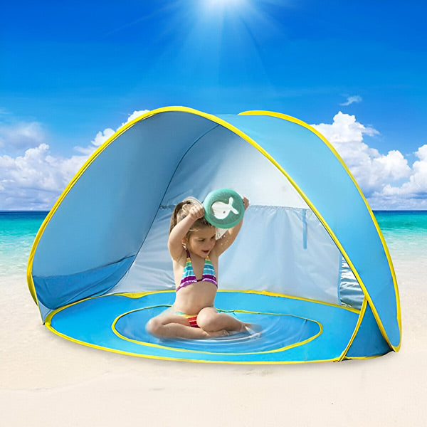 Uma tenda para crianças com protecção UV e uma piscina