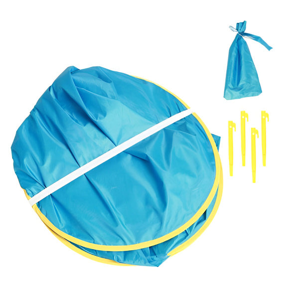 Uma tenda para crianças com protecção UV e uma piscina